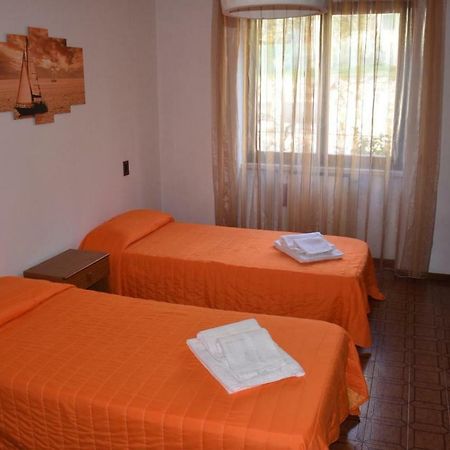 Casa Vacanze Ester Brenzone sul Garda Esterno foto