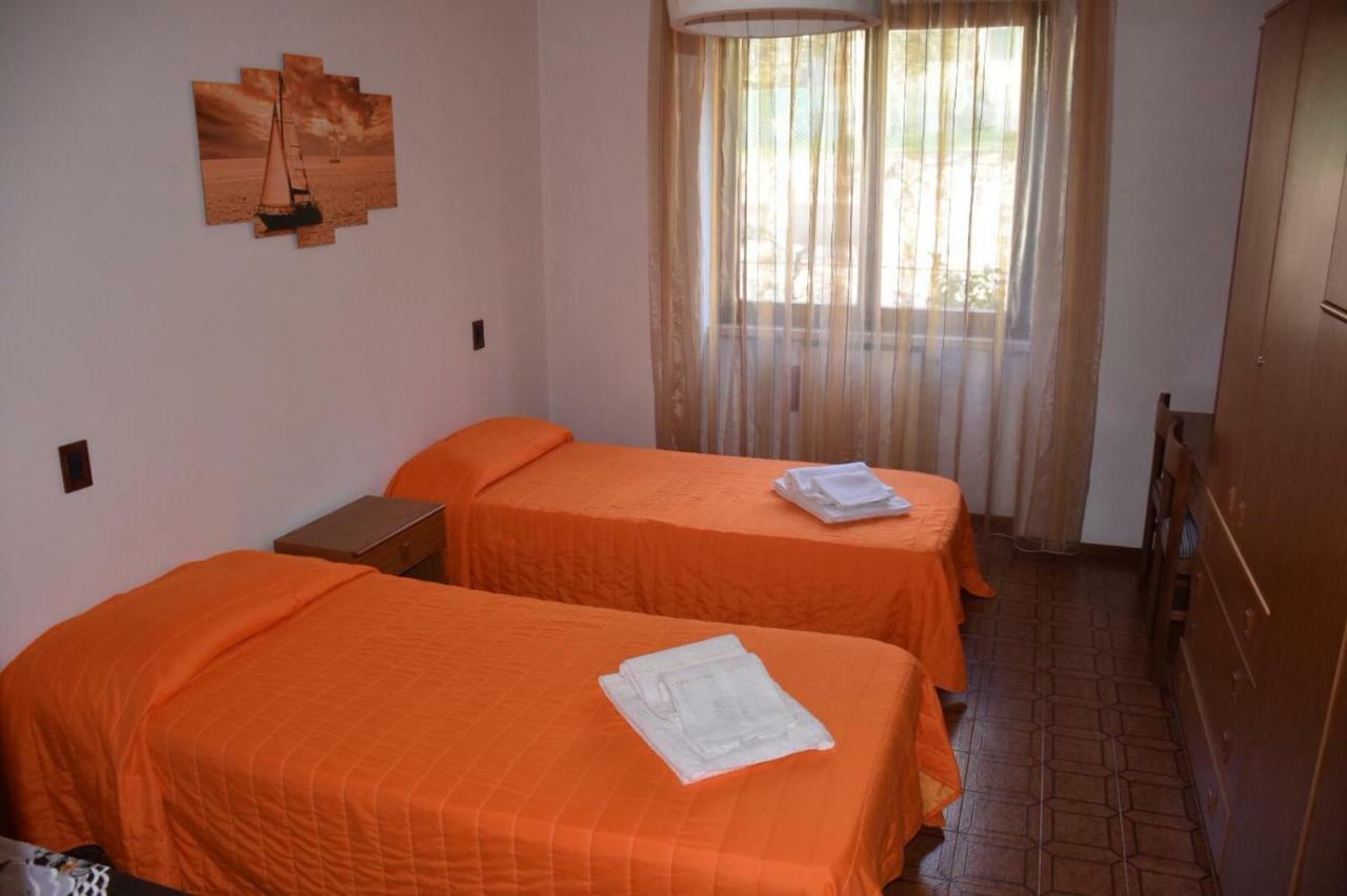 Casa Vacanze Ester Brenzone sul Garda Esterno foto