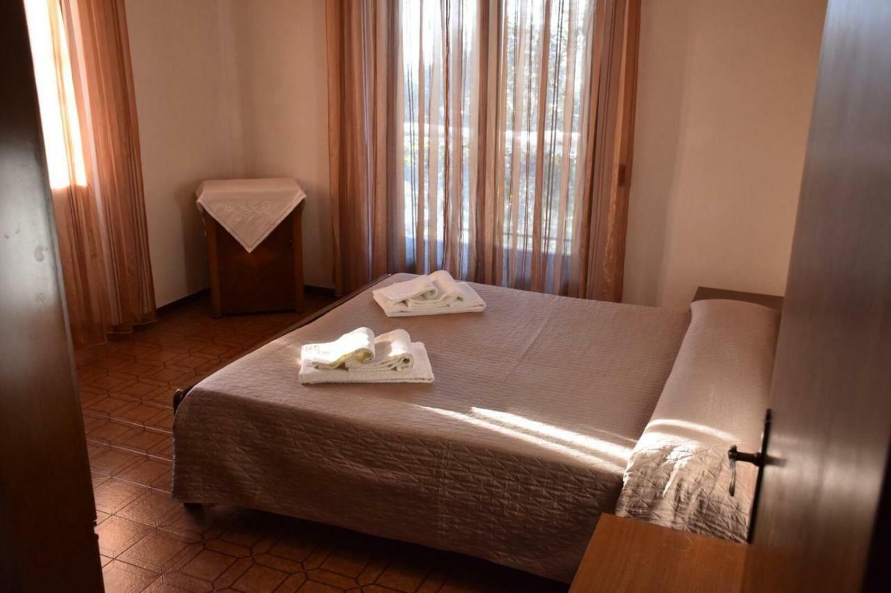 Casa Vacanze Ester Brenzone sul Garda Esterno foto